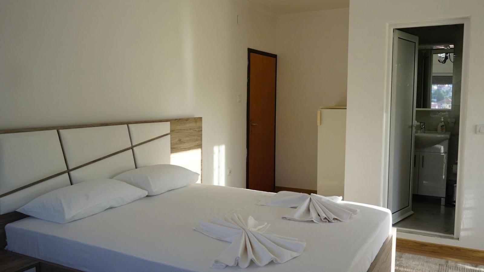 Guesthouse Sinani Ulcinj Exteriör bild