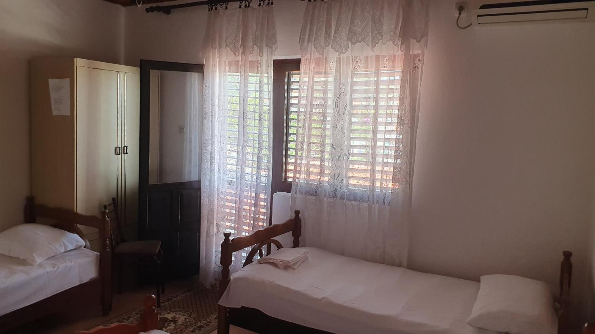 Guesthouse Sinani Ulcinj Exteriör bild